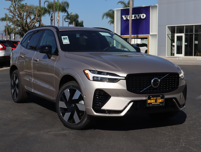 2025 Volvo XC60 Plug-In Hybrid Plus